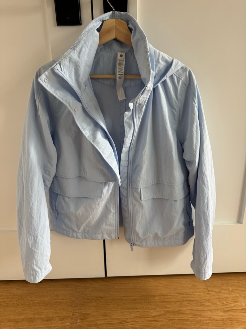 Lululemon Always Effortless Women's Windbreaker Jacket in windmill (light blue)